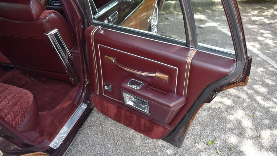 1988 Oldsmobile Custom Cruiser - Image 27 of 31
