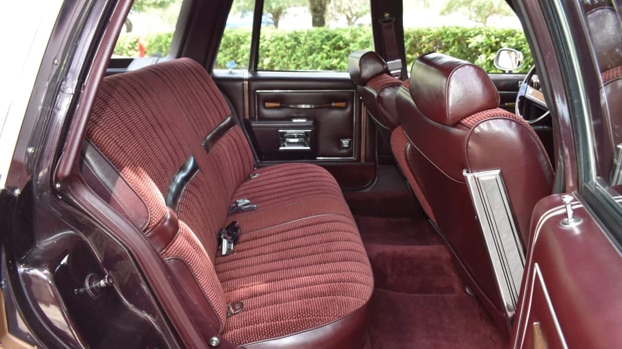 1988 Oldsmobile Custom Cruiser - Image 29 of 31