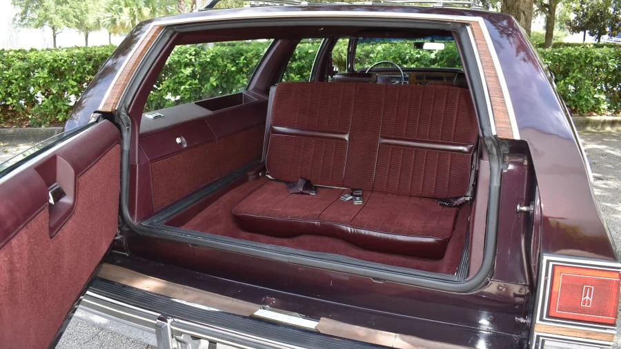 1988 Oldsmobile Custom Cruiser - Image 30 of 31