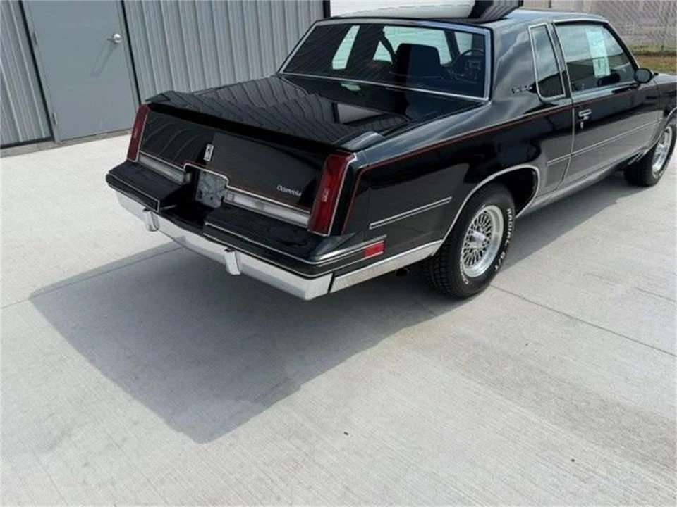 1988 Oldsmobile Cutlass 5th Gen - Image 7 of 23
