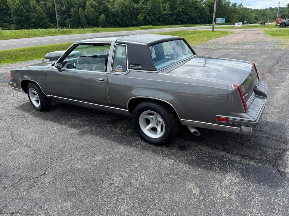 1988 Oldsmobile Cutlass Supreme - Image 17 of 31