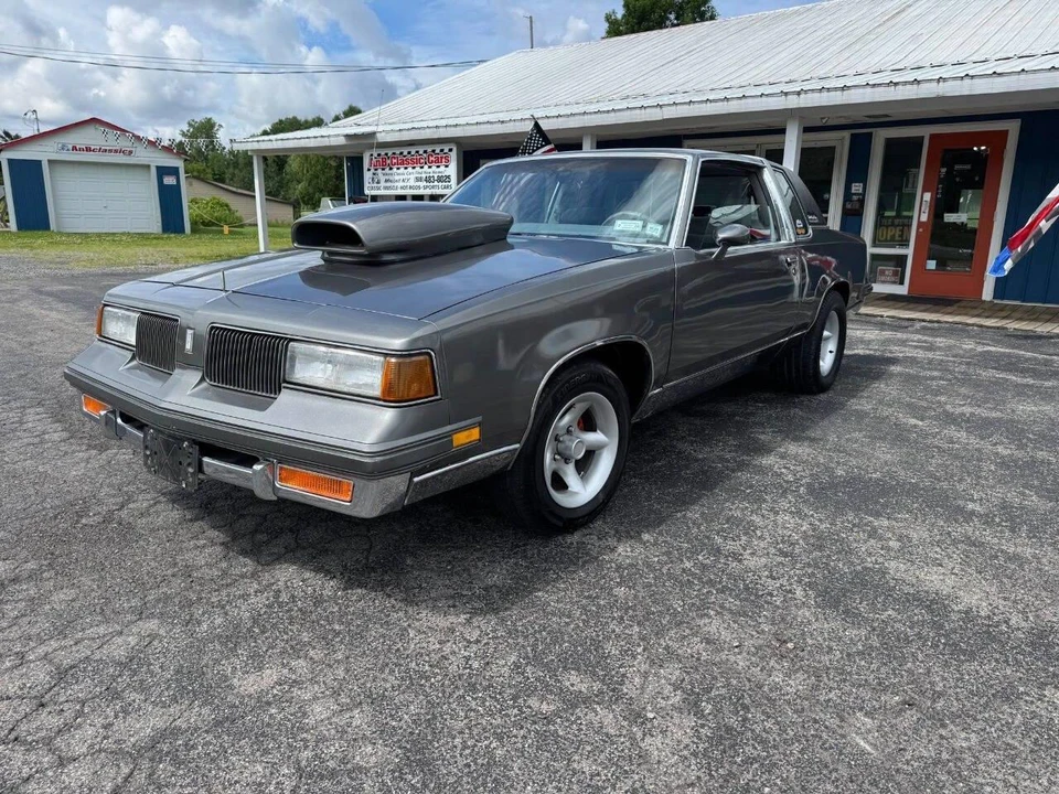1988 Oldsmobile Cutlass Supreme - Image 13 of 31