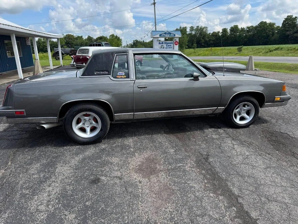 1988 Oldsmobile Cutlass Supreme - Image 12 of 31