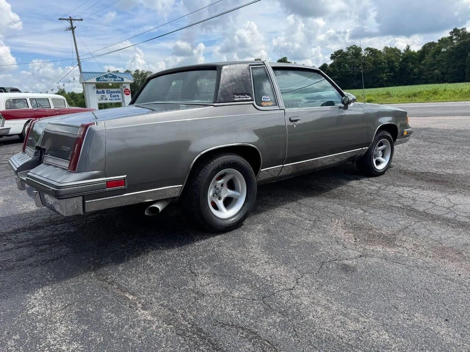1988 Oldsmobile Cutlass Supreme - Image 8 of 31