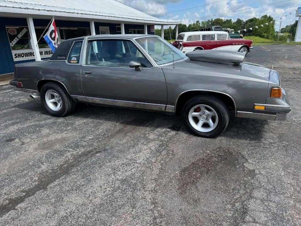 1988 Oldsmobile Cutlass Supreme - Image 2 of 31