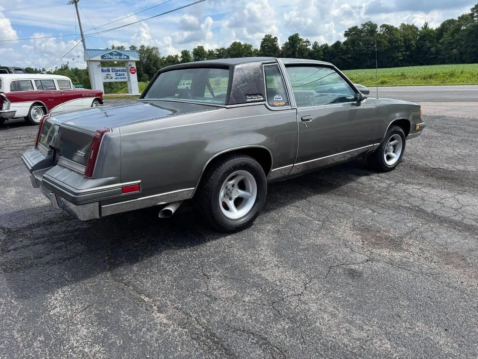 1988 Oldsmobile Cutlass Supreme - Image 7 of 31