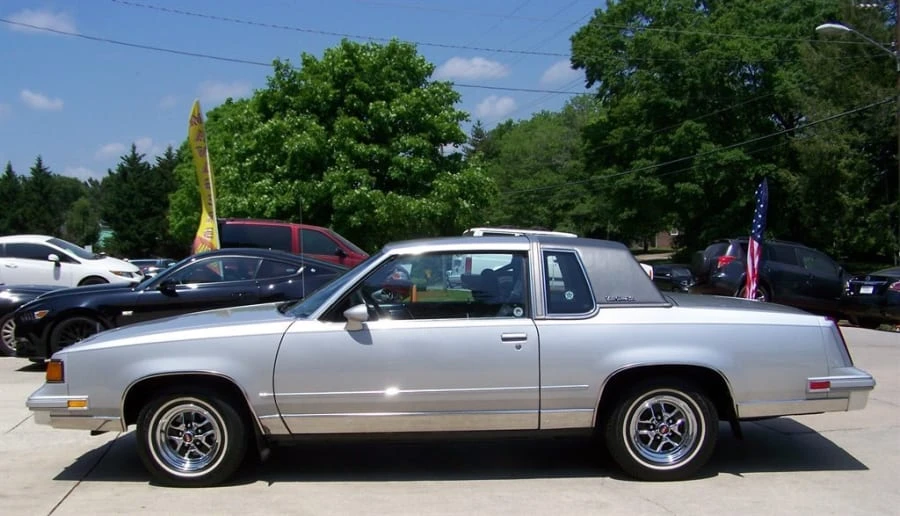 1988 Oldsmobile Cutlass Supreme - Image 2 of 11