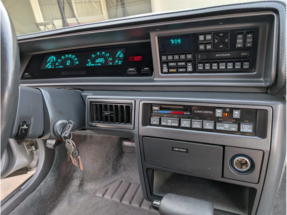 1988 Oldsmobile Cutlass Supreme - Image 21 of 31