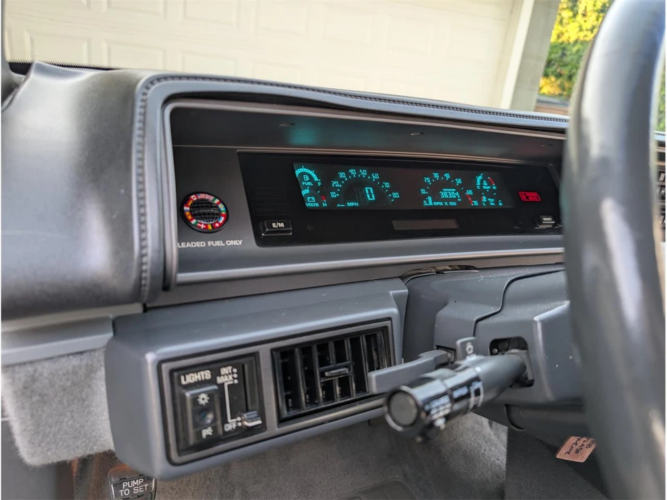 1988 Oldsmobile Cutlass Supreme - Image 22 of 31