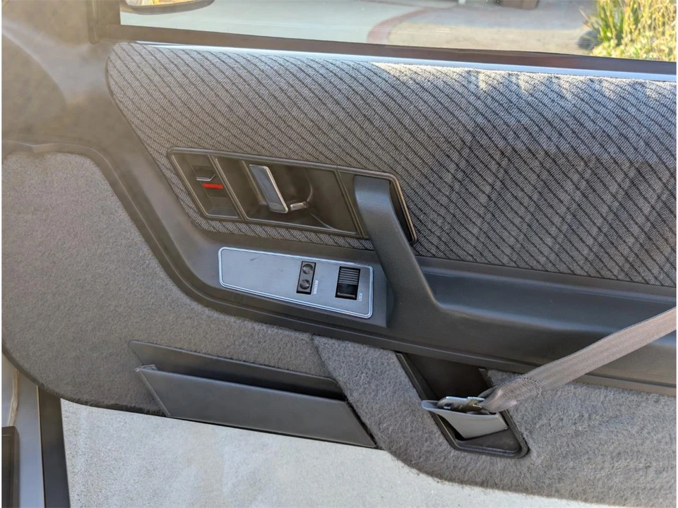 1988 Oldsmobile Cutlass Supreme - Image 27 of 31