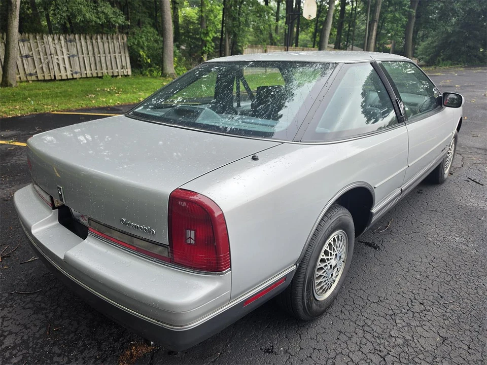 1988 Oldsmobile Cutlass Supreme - Image 11 of 31