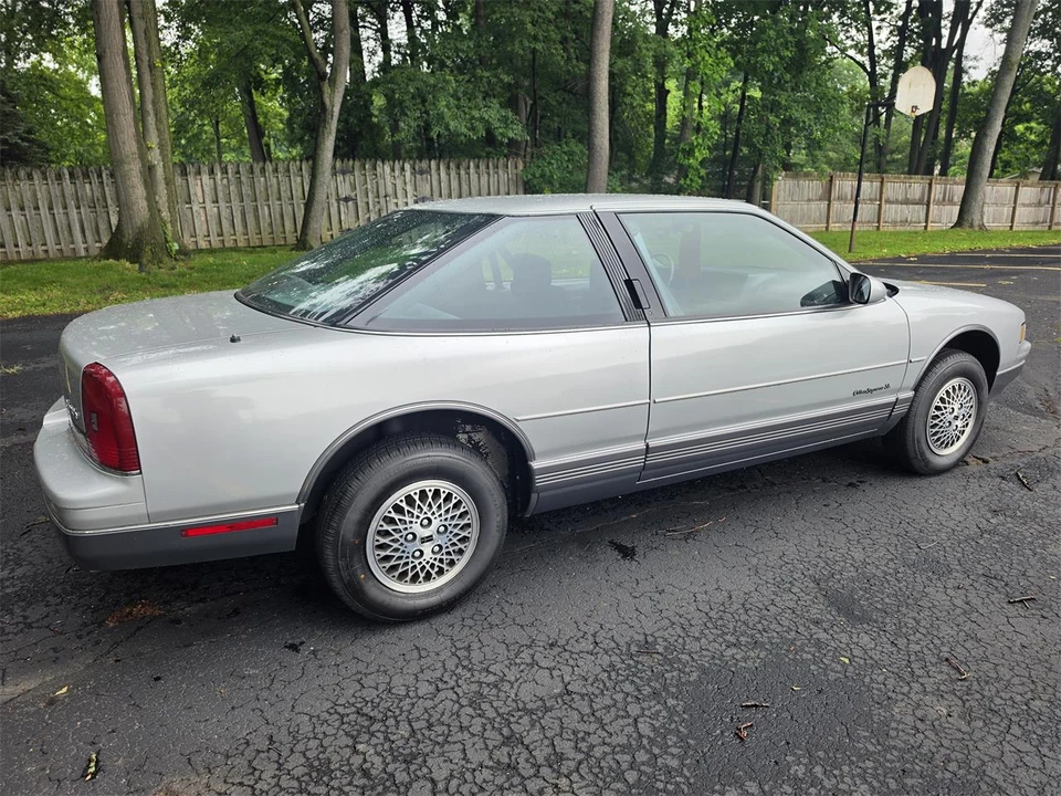 1988 Oldsmobile Cutlass Supreme - Image 12 of 31