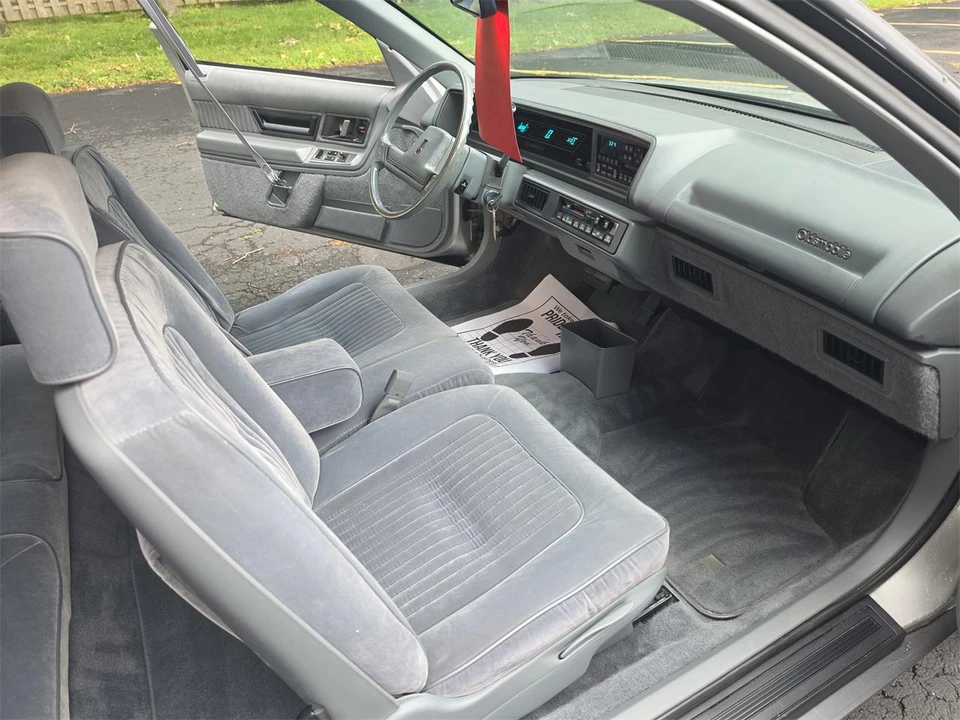 1988 Oldsmobile Cutlass Supreme - Image 30 of 31