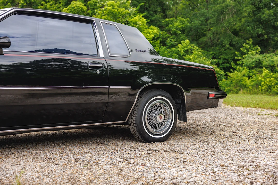 1988 Oldsmobile Cutlass Supreme - Image 27 of 31