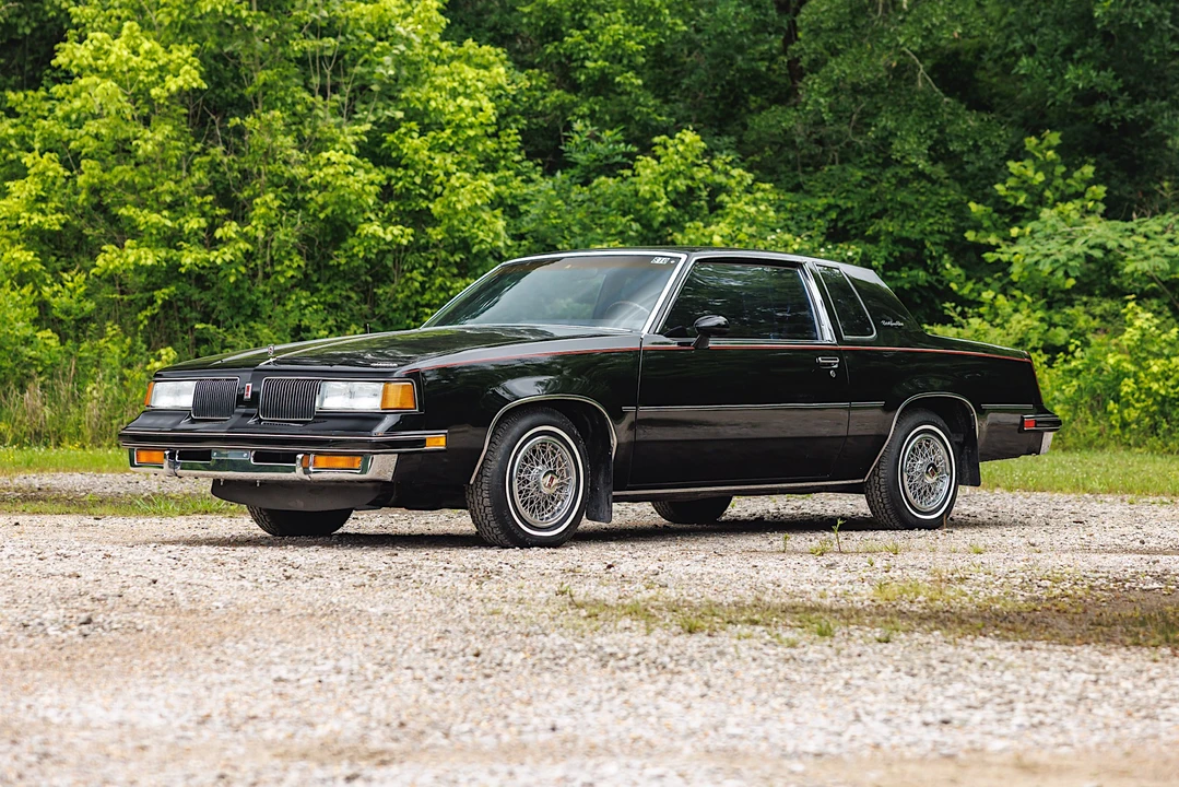 1988 Oldsmobile Cutlass Supreme - Image 2 of 31