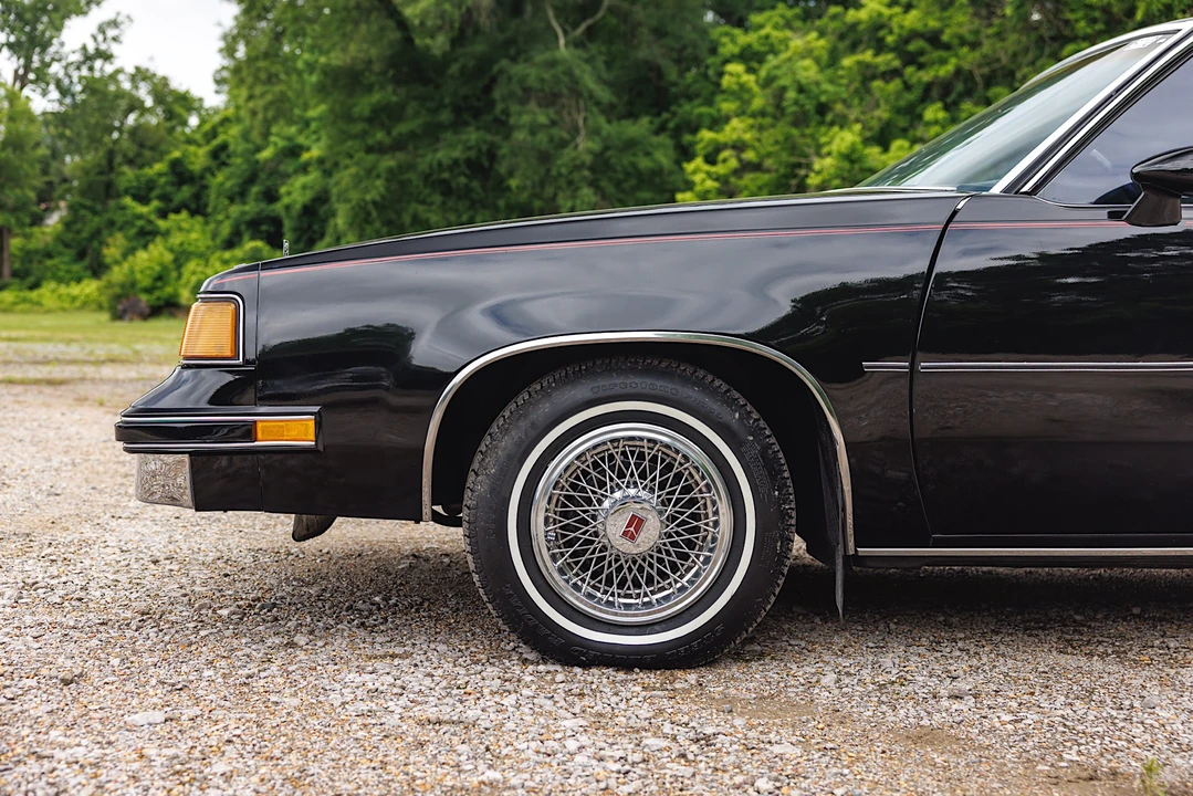 1988 Oldsmobile Cutlass Supreme - Image 26 of 31