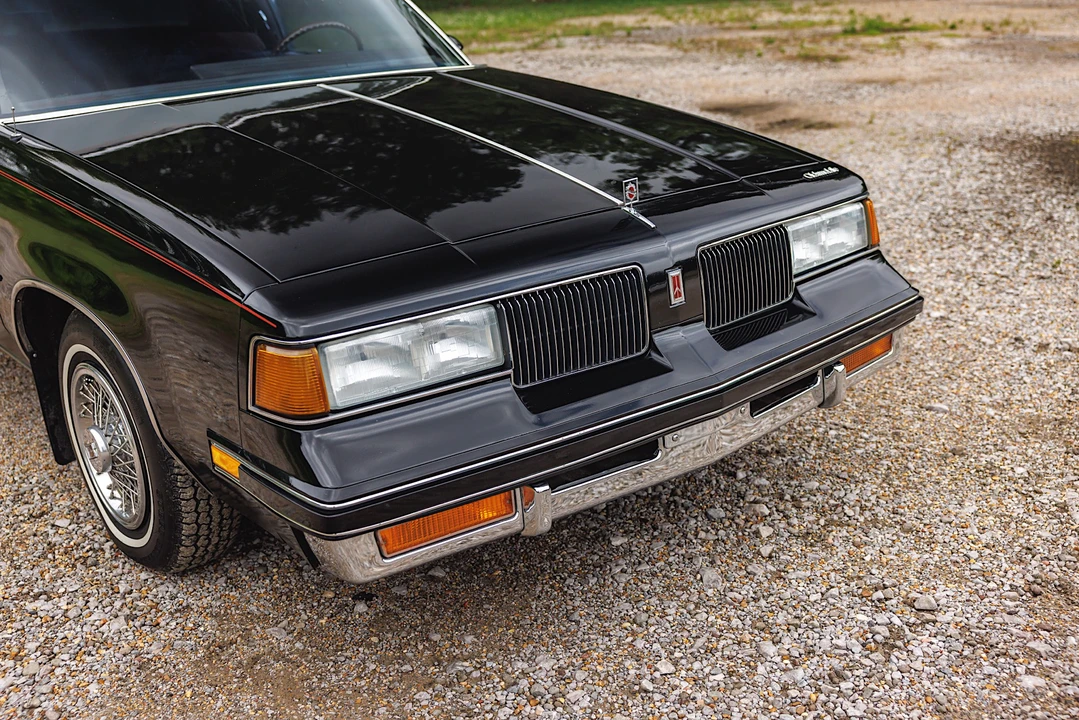 1988 Oldsmobile Cutlass Supreme - Image 17 of 31