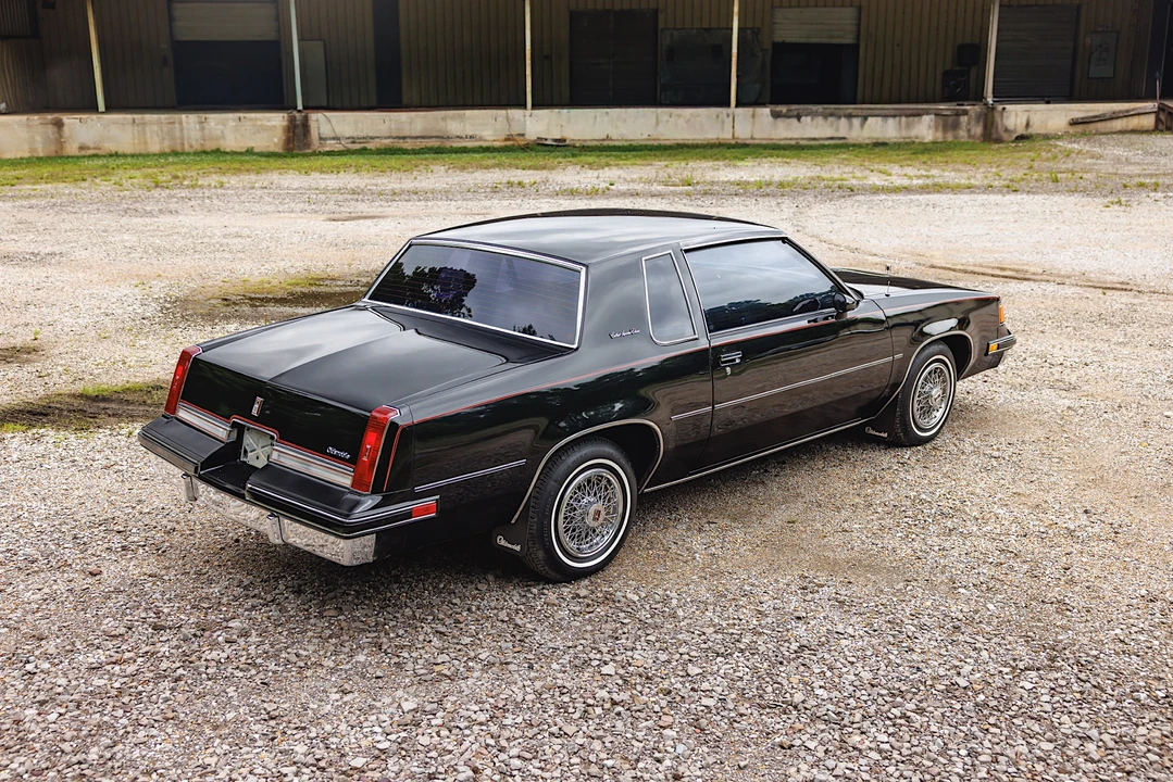 1988 Oldsmobile Cutlass Supreme - Image 9 of 31