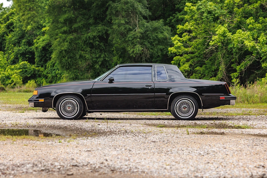 1988 Oldsmobile Cutlass Supreme - Image 13 of 31