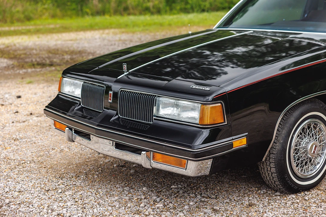 1988 Oldsmobile Cutlass Supreme - Image 15 of 31