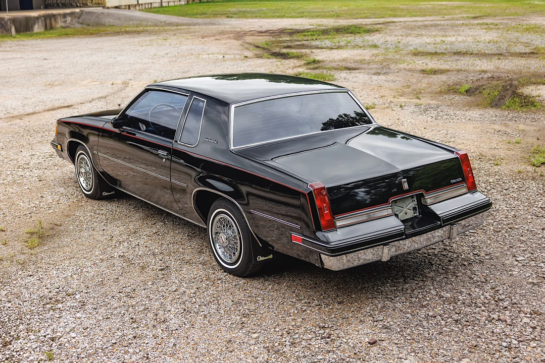 1988 Oldsmobile Cutlass Supreme - Image 12 of 31