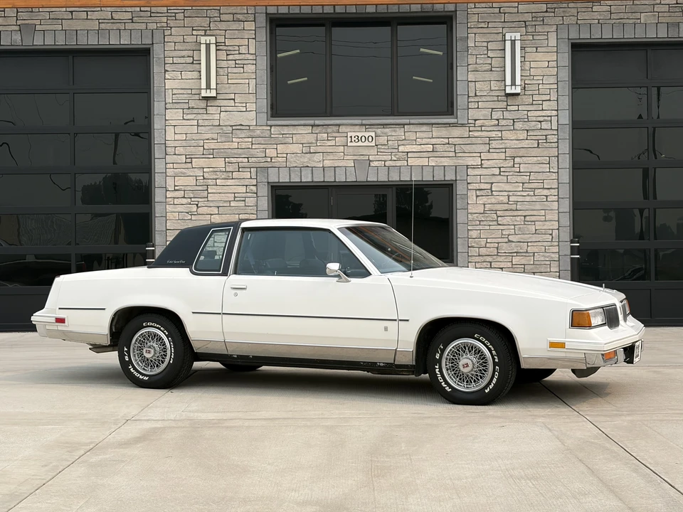 1988 Oldsmobile Cutlass Supreme - Image 3 of 31