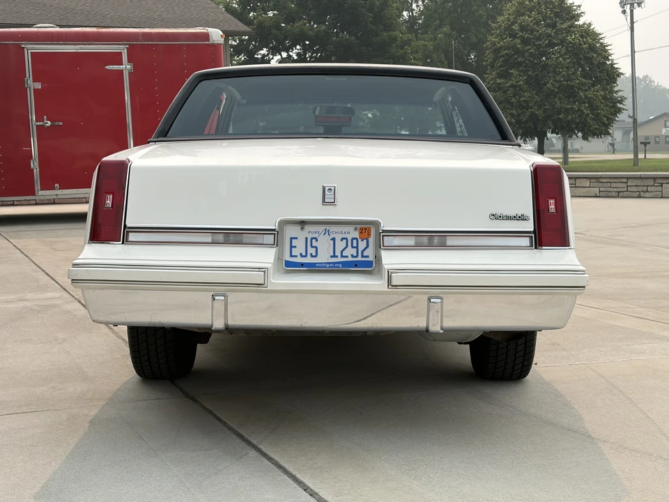 1988 Oldsmobile Cutlass Supreme - Image 13 of 31