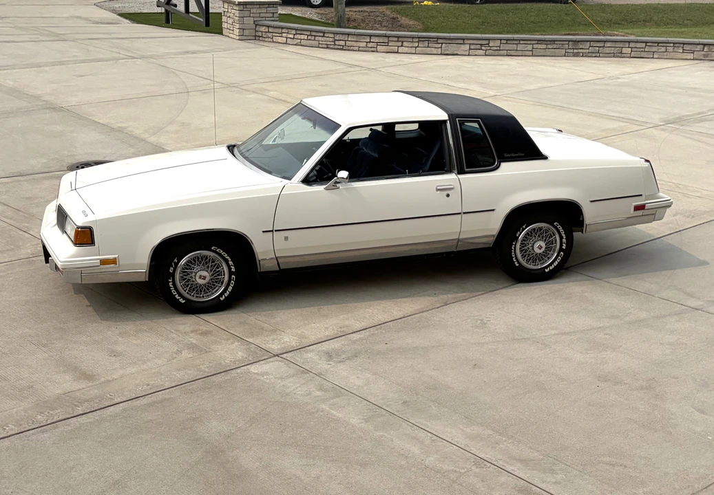 1988 Oldsmobile Cutlass Supreme - Image 9 of 31
