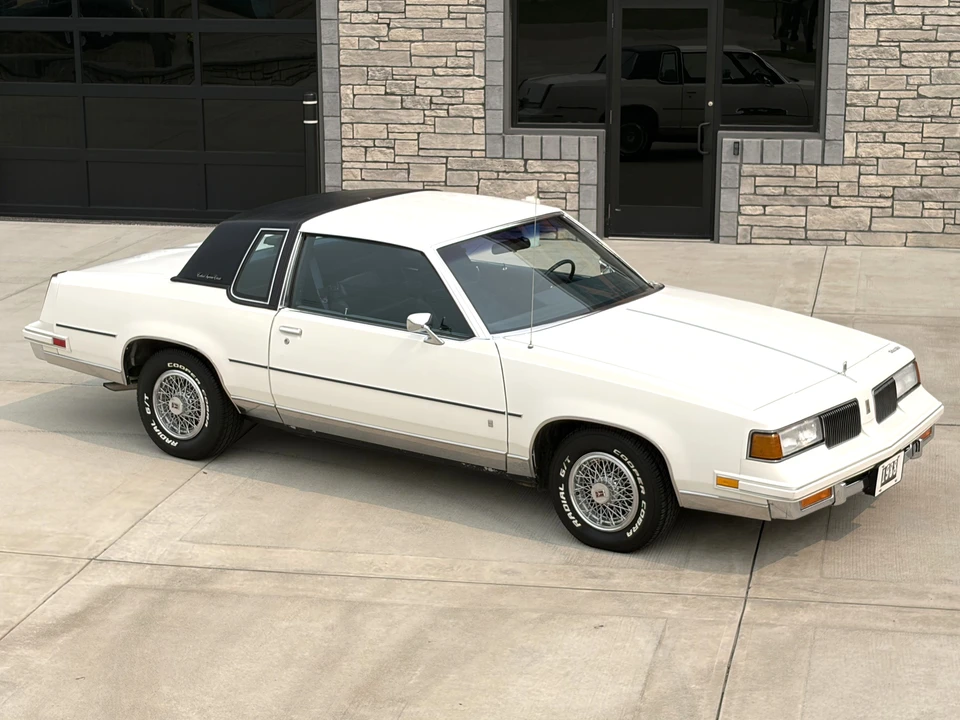 1988 Oldsmobile Cutlass Supreme - Image 16 of 31