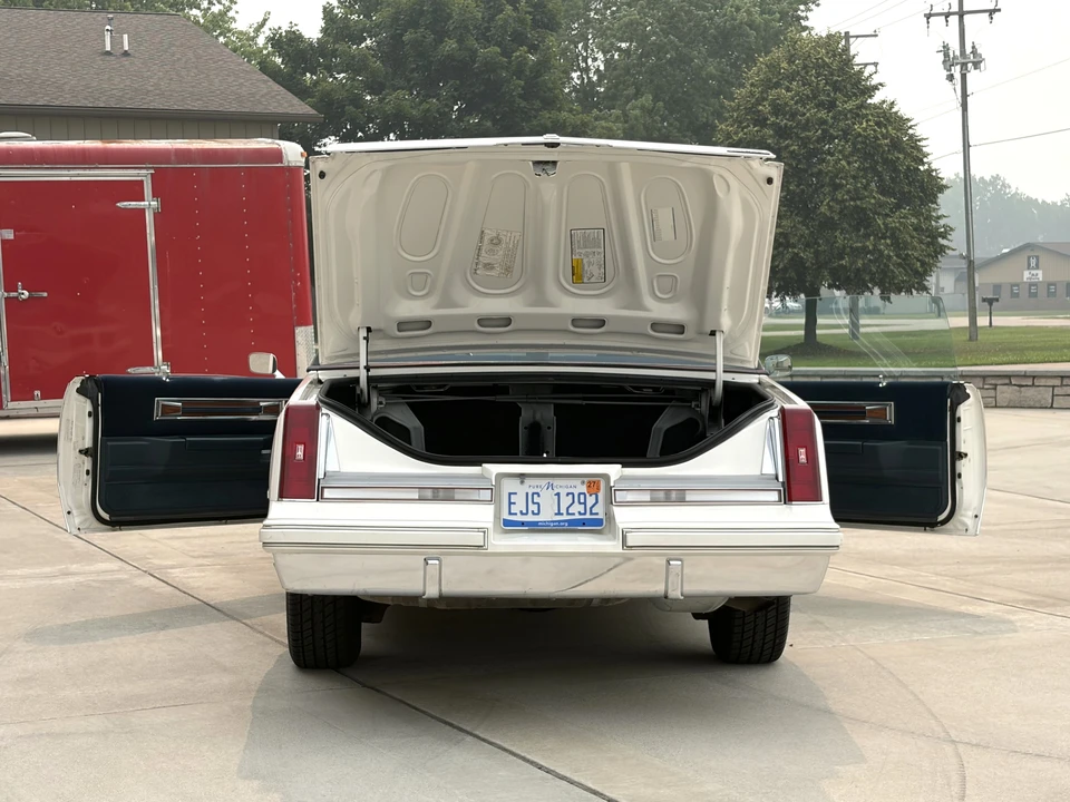 1988 Oldsmobile Cutlass Supreme - Image 21 of 31