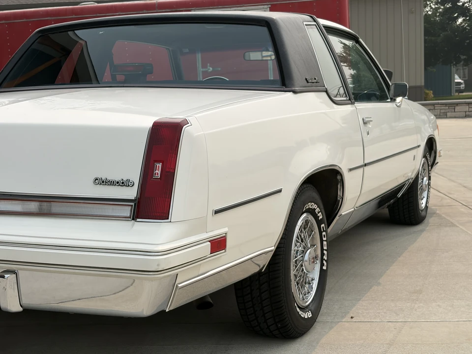 1988 Oldsmobile Cutlass Supreme - Image 24 of 31