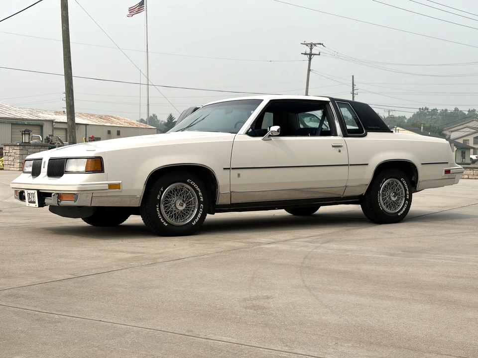 1988 Oldsmobile Cutlass Supreme - Image 10 of 31