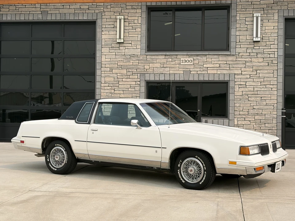 1988 Oldsmobile Cutlass Supreme - Image 2 of 31