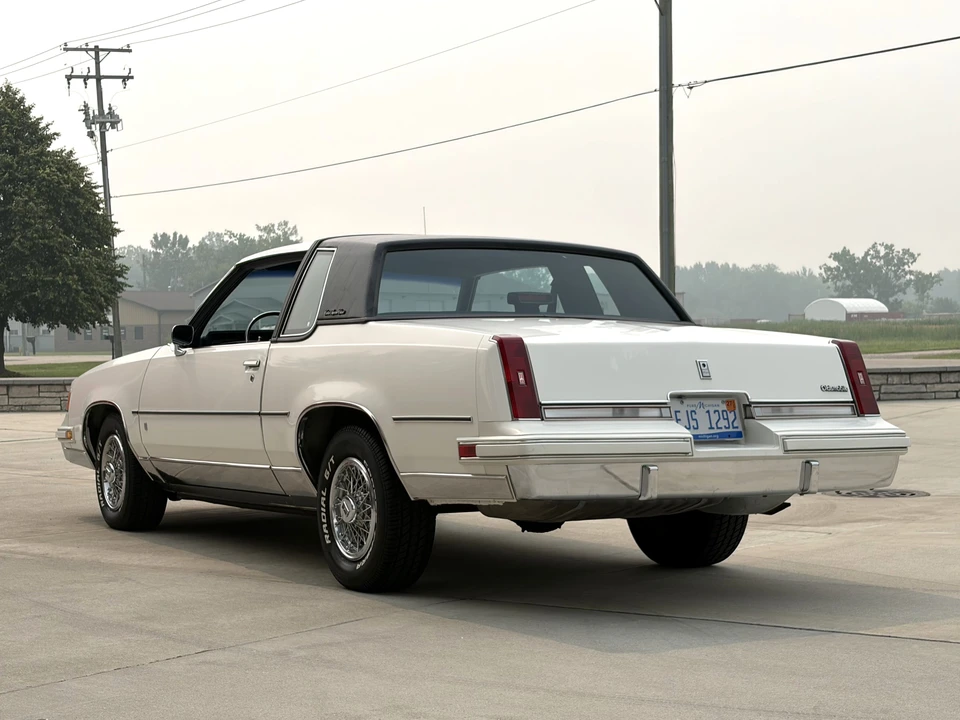 1988 Oldsmobile Cutlass Supreme - Image 11 of 31