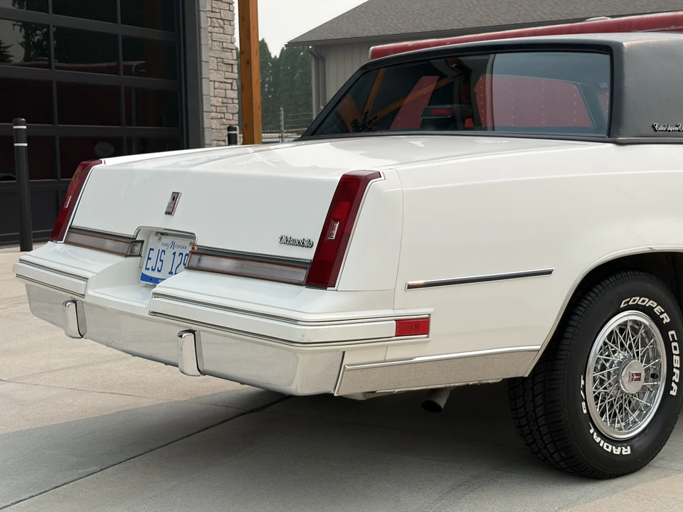 1988 Oldsmobile Cutlass Supreme - Image 23 of 31
