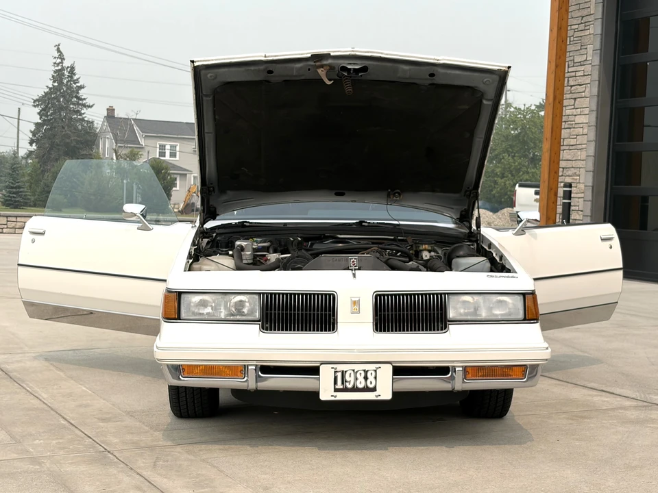 1988 Oldsmobile Cutlass Supreme - Image 18 of 31
