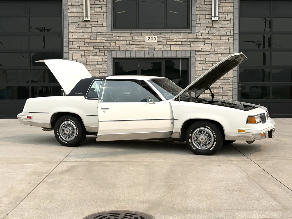 1988 Oldsmobile Cutlass Supreme - Image 17 of 31