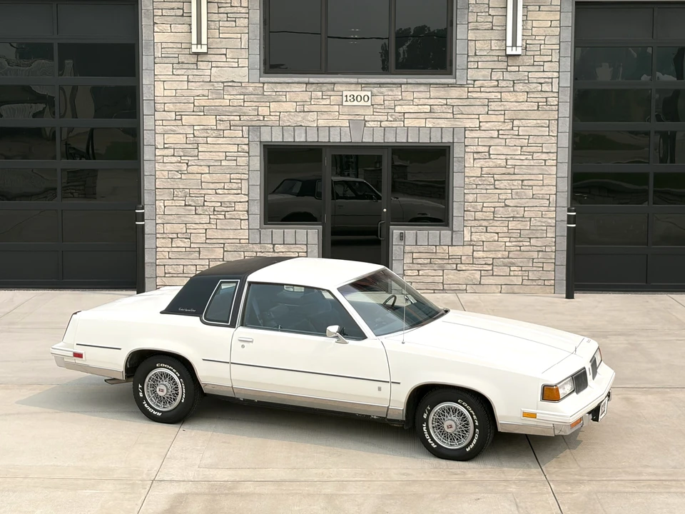 1988 Oldsmobile Cutlass Supreme - Image 4 of 31