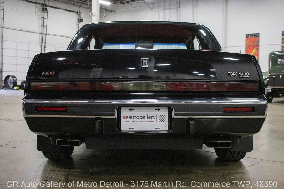 1988 Oldsmobile Toronado - Image 6 of 12