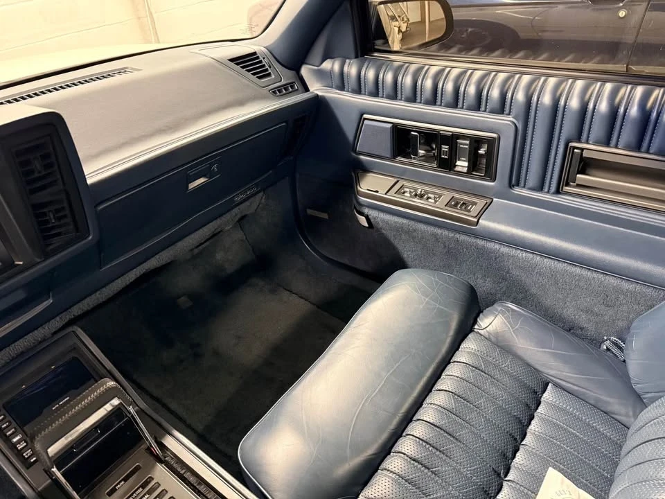 1988 Oldsmobile Toronado - Image 8 of 12