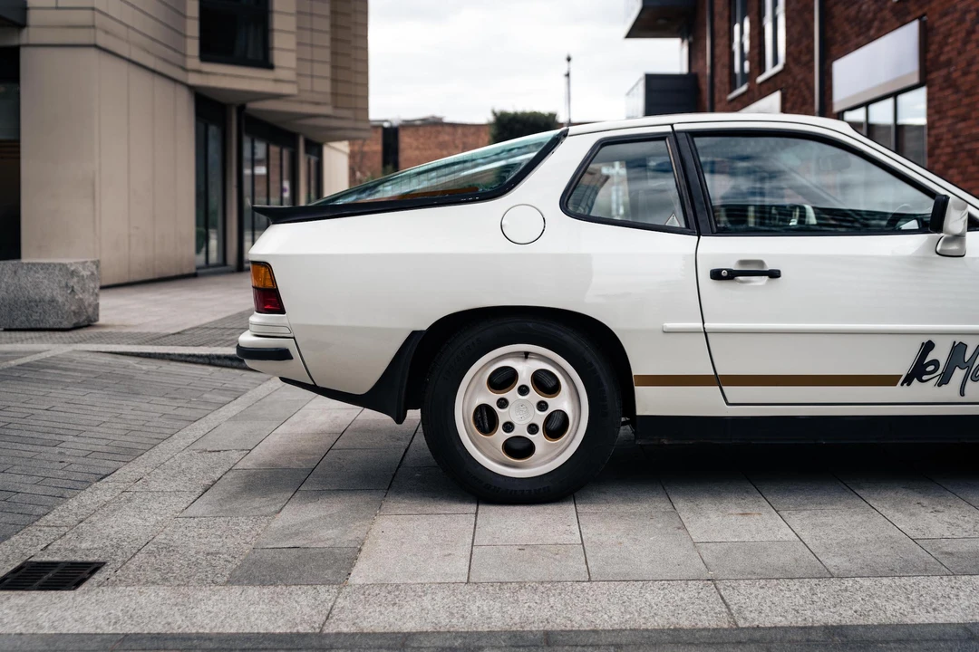 1988 Porsche 924 S - Image 8 of 31