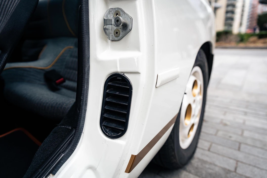 1988 Porsche 924 S - Image 9 of 31
