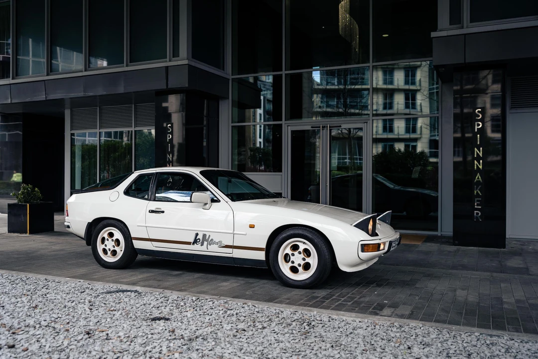 1988 Porsche 924 S - Image 14 of 31