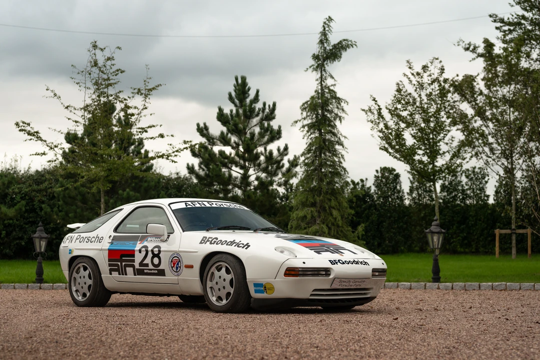 1988 Porsche 928 S4 - Image 11 of 31