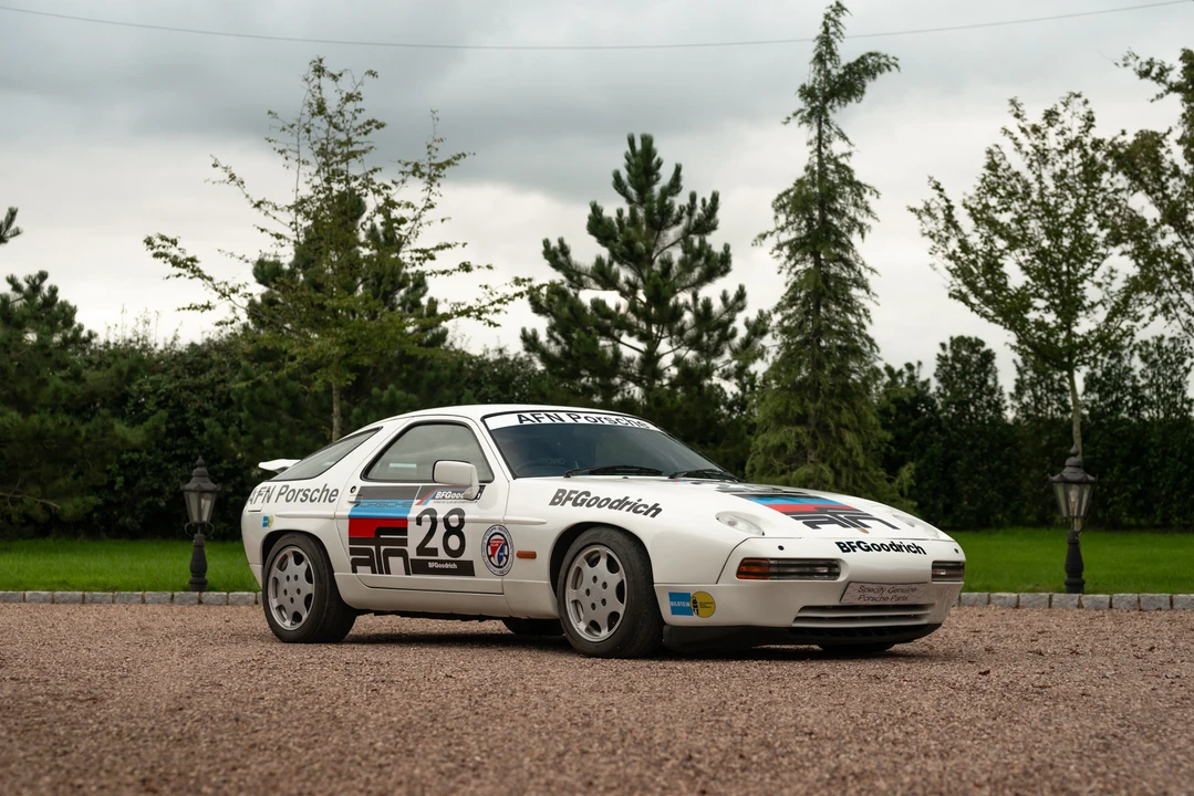 1988 Porsche 928 S4 - Image 12 of 31