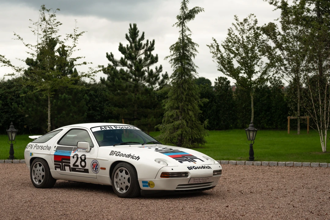 1988 Porsche 928 S4 - Image 13 of 31