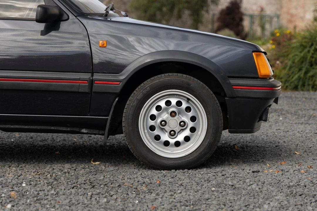 1988 Peugeot 205 GTI - Image 17 of 30
