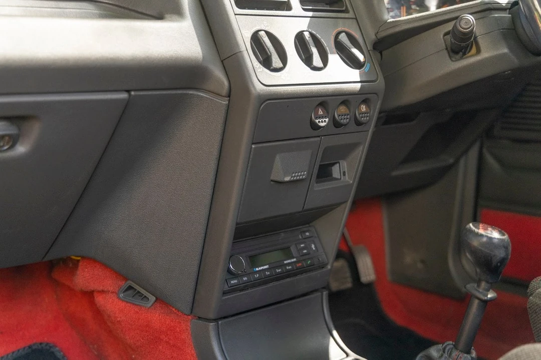 1988 Peugeot 205 GTI - Image 25 of 30
