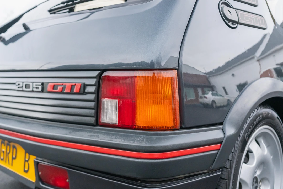 1988 Peugeot 205 GTI - Image 22 of 25