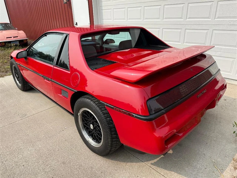1988 Pontiac Fiero - Image 2 of 31